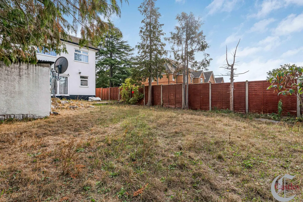 Chase Road, N14, photo 18