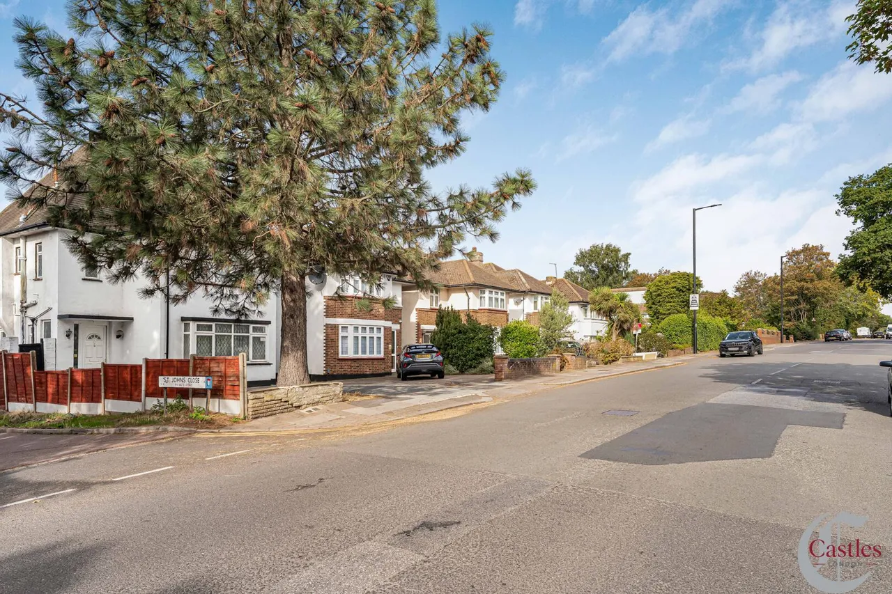 Chase Road, N14, photo 16