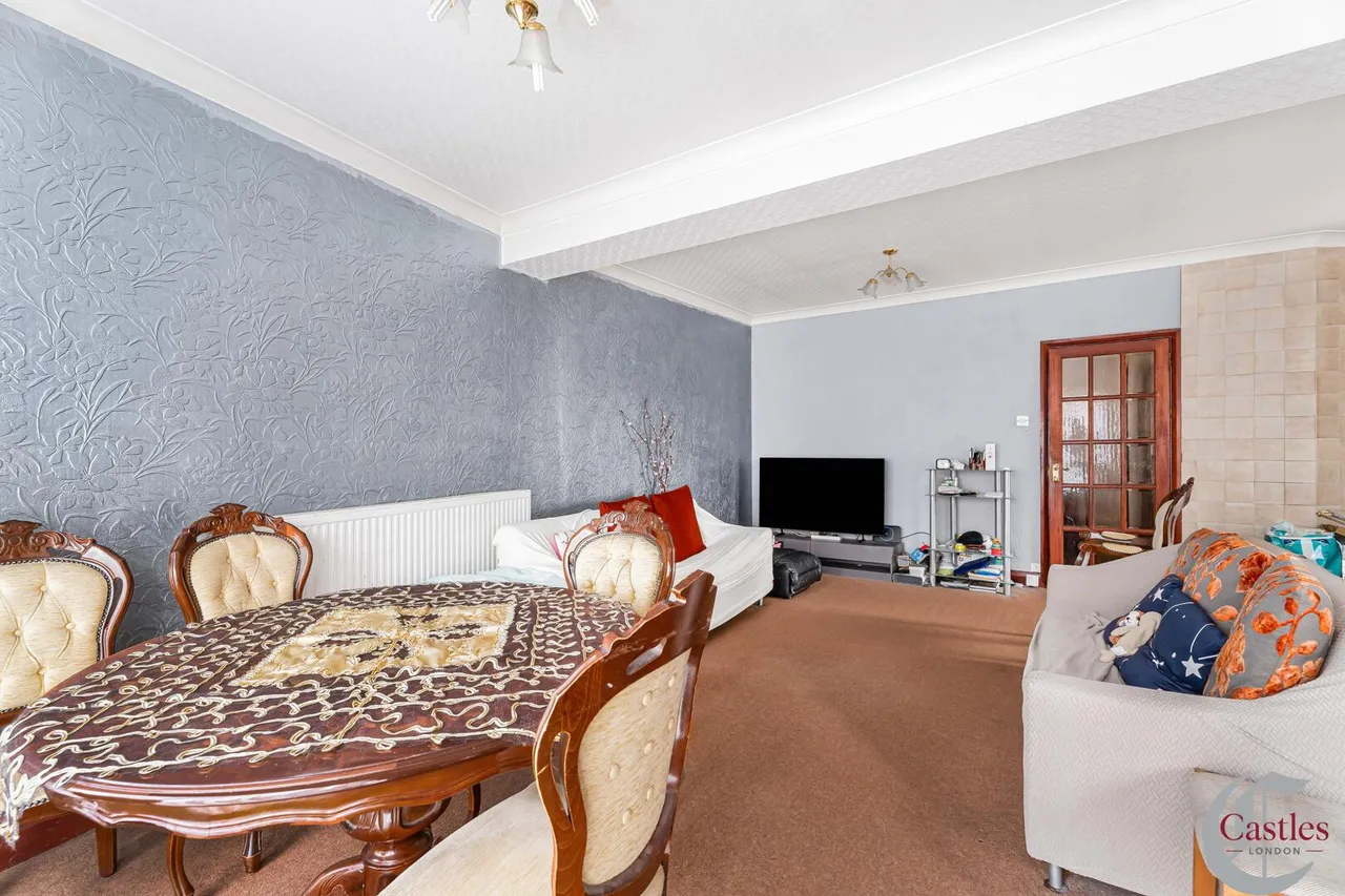 Chase Road, N14, photo 19