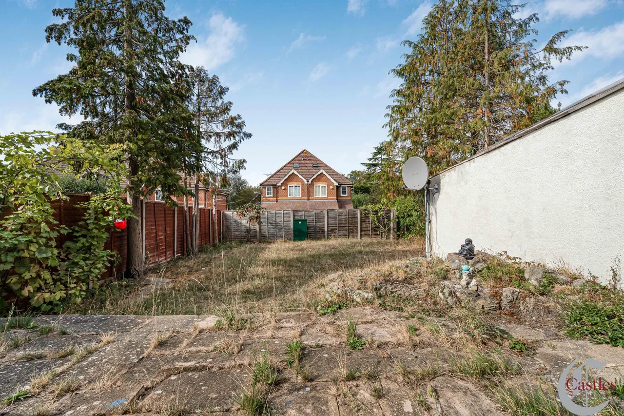 Chase Road, N14, photo 22