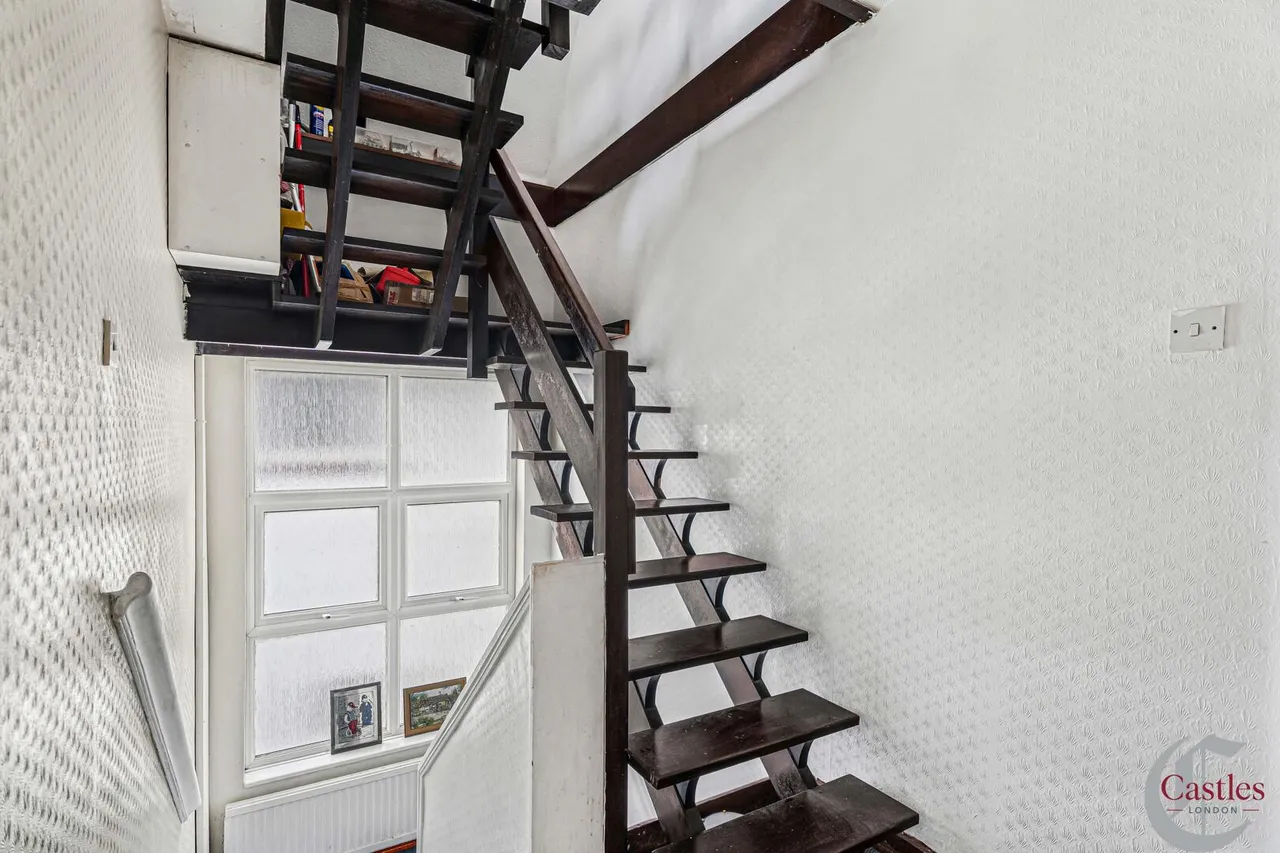 Chase Road, N14, photo 30