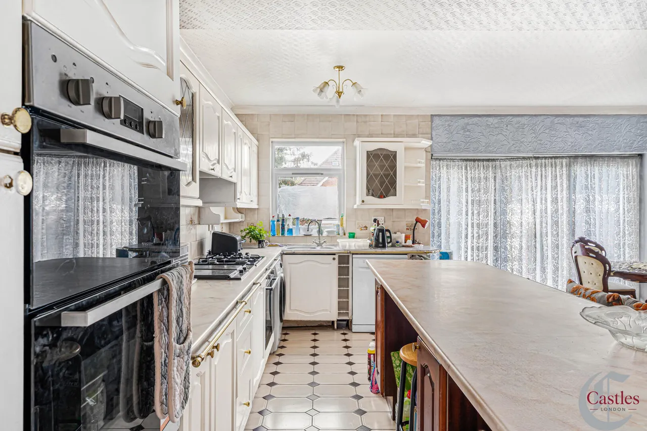 Chase Road, N14, photo 6