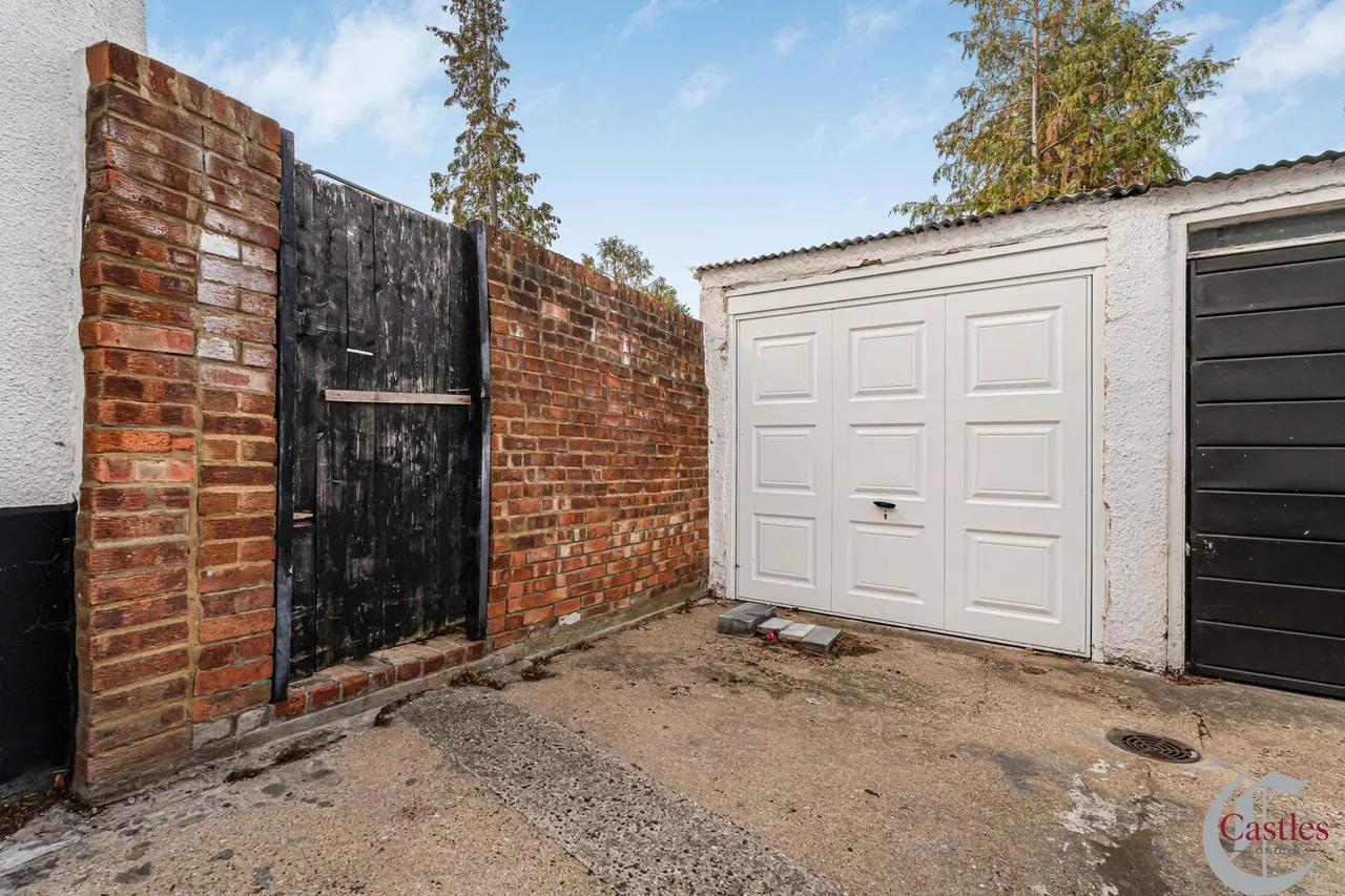 Chase Road, N14, photo 21