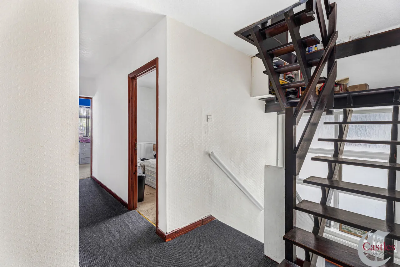 Chase Road, N14, photo 24