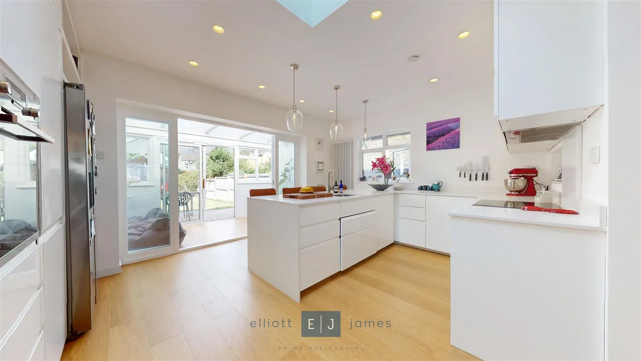 Lower Park Road, Loughton, photo 2