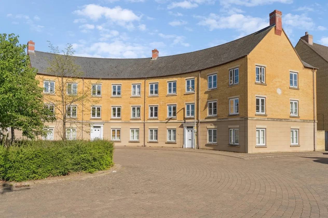 2 bed flat for sale, New Bridge Street, Witney, OX28