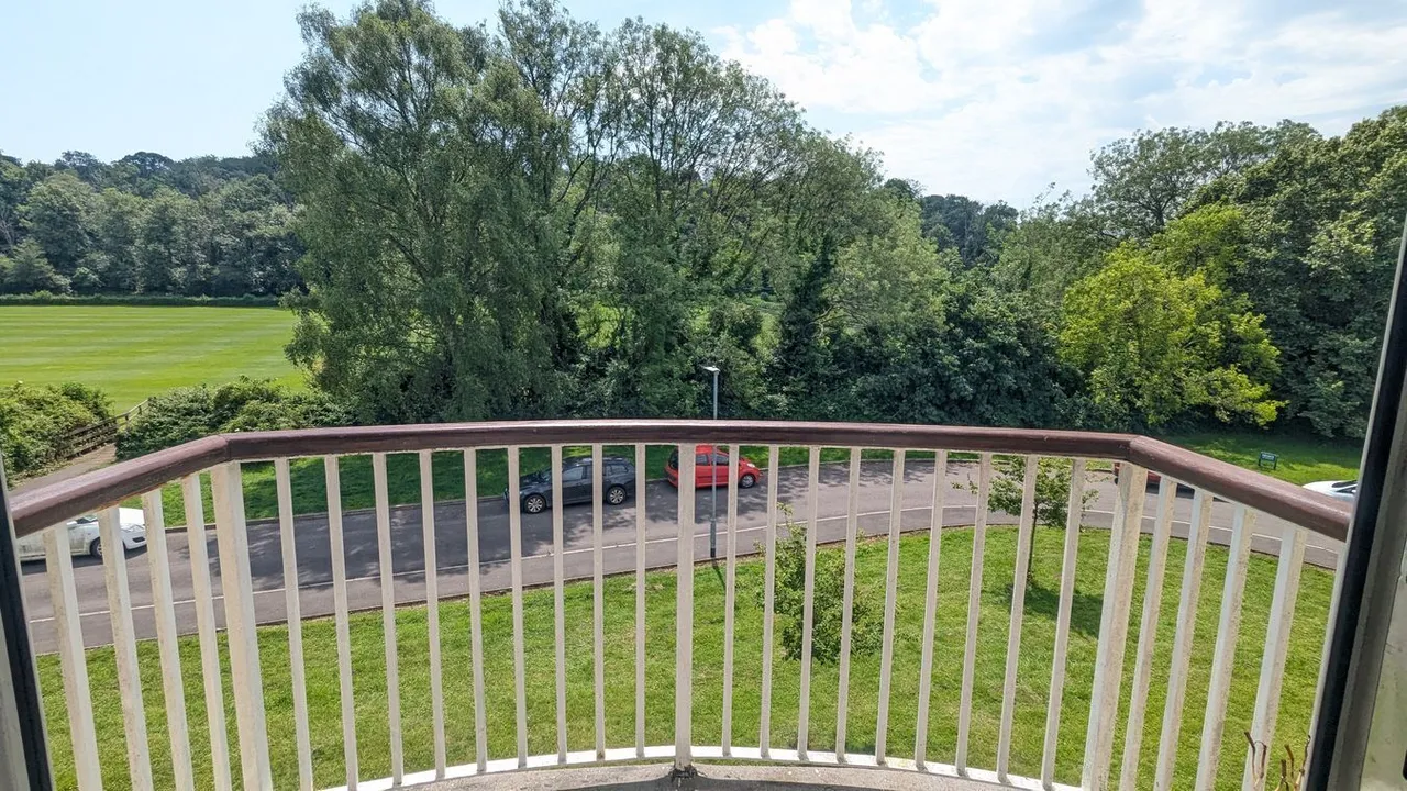 St Andrews Court, Wells, BA5, photo 2