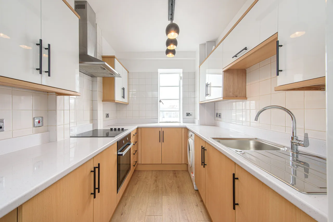 London, NW3, photo 3