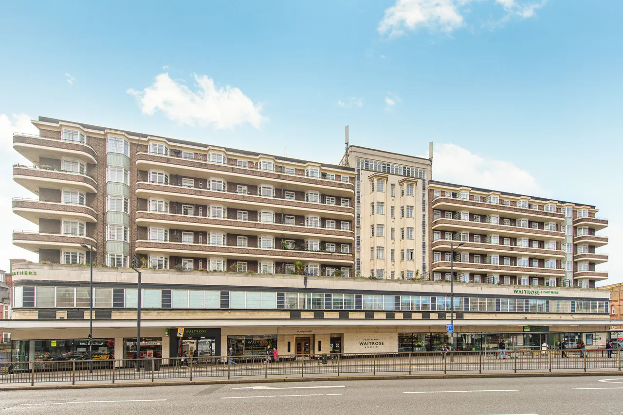 3 bed flat for sale, London, NW3