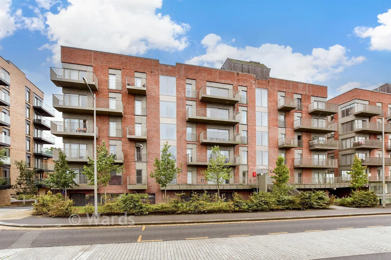 2 bed flat for sale, Leacon Road, Ashford, TN23