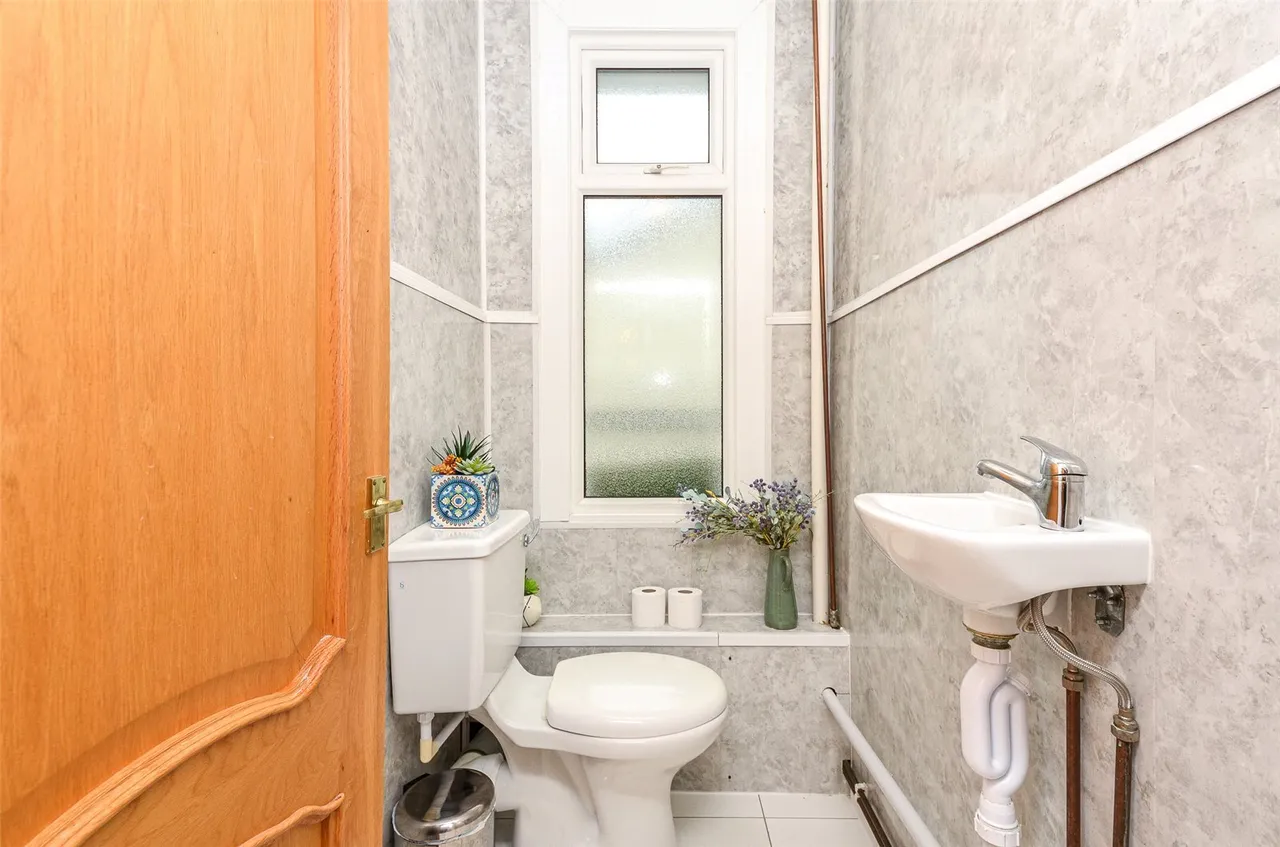 Pen Y Bryn Road, Colwyn Bay, LL29, photo 14