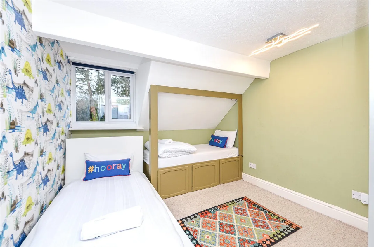 Pen Y Bryn Road, Colwyn Bay, LL29, photo 17
