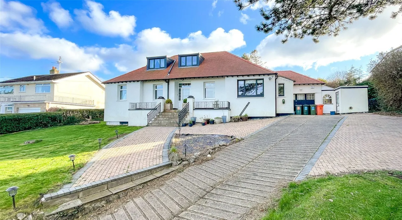 Pen Y Bryn Road, Colwyn Bay, LL29, photo 2