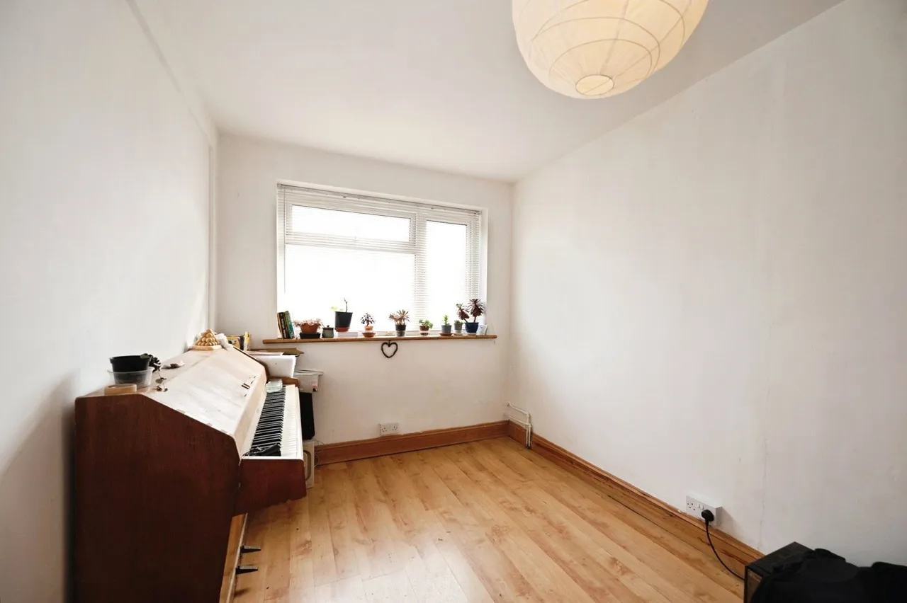 Sandy Beach Estate, Hayling Island, PO11, photo 13