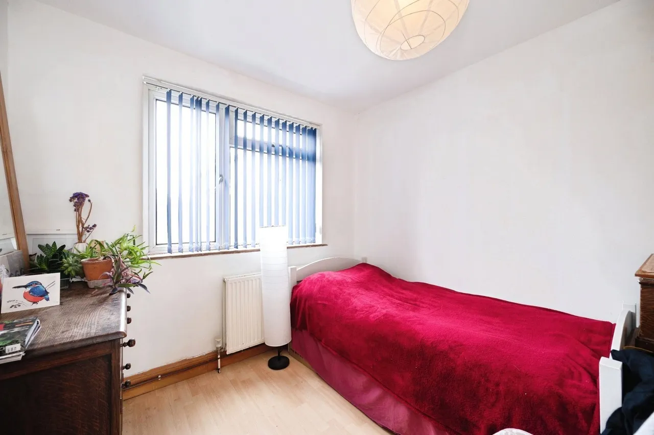 Sandy Beach Estate, Hayling Island, PO11, photo 9