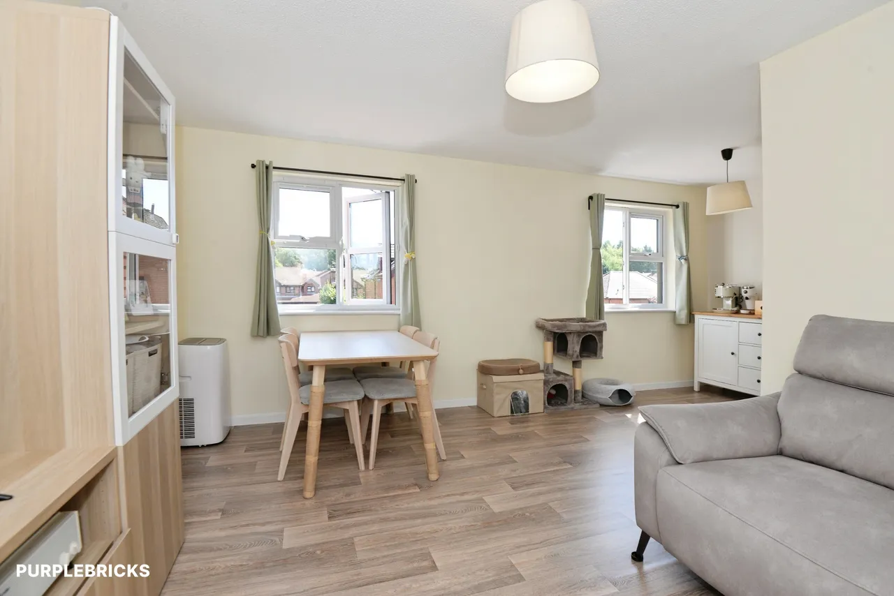 2 bed flat for sale, Ancona Close, Ramleaze, SN5