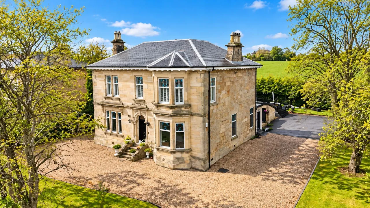 3 bed flat for sale, Victoria Place, Cairnhill, ML6