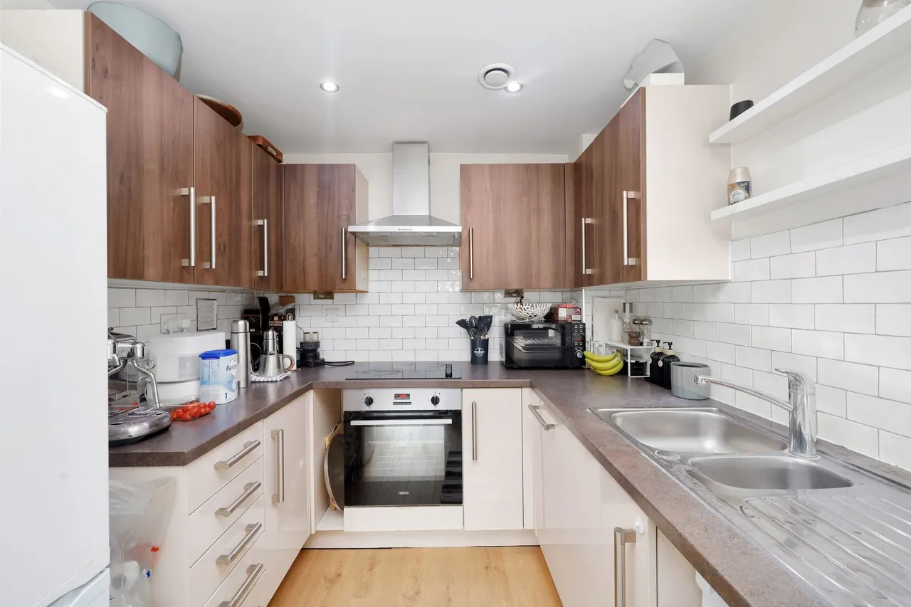 Gifford Road, London, NW10, photo 2
