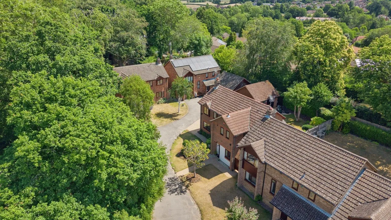 Pinehurst, Sevenoaks, TN14, photo 25