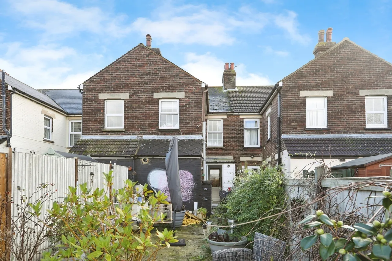 Church Road, Murston, Sittingbourne, Kent, ME10, photo 15