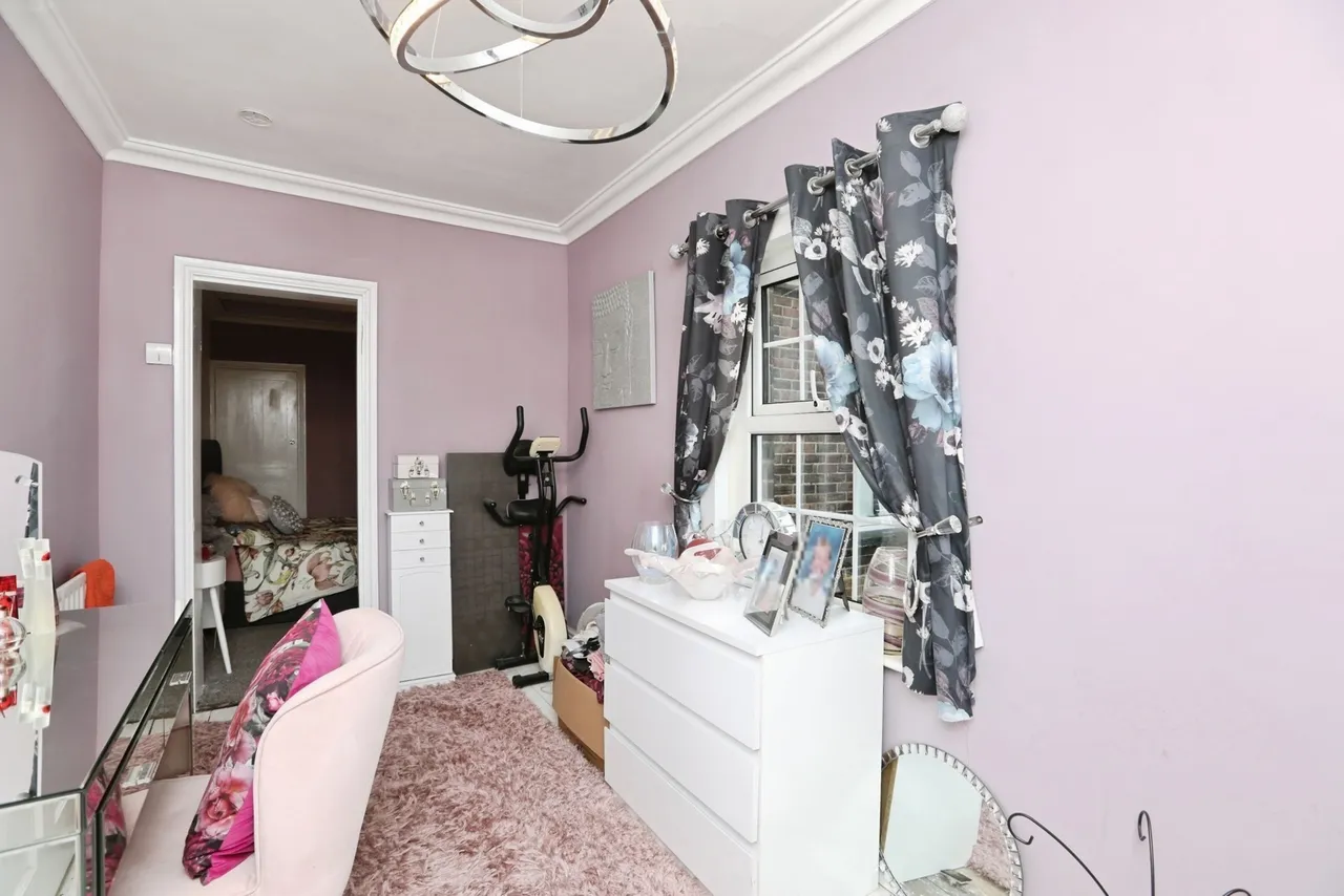 Church Road, Murston, Sittingbourne, Kent, ME10, photo 8