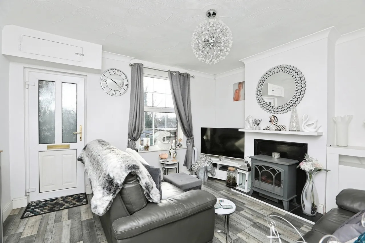 Church Road, Murston, Sittingbourne, Kent, ME10, photo 2