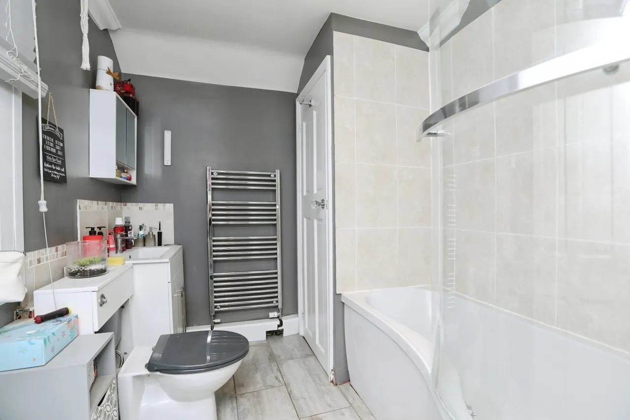 Church Road, Murston, Sittingbourne, Kent, ME10, photo 5