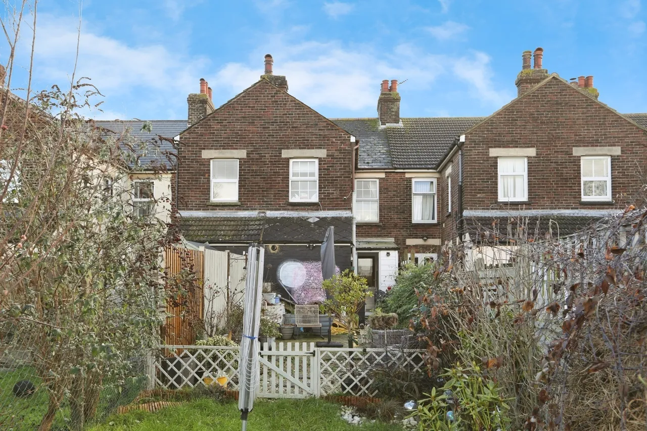 Church Road, Murston, Sittingbourne, Kent, ME10, photo 10