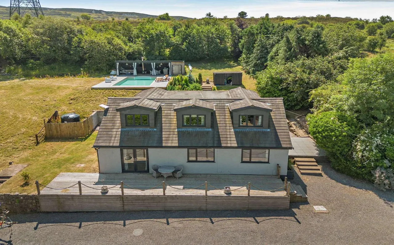 4 bed house for sale — Waenllapria, Llanelly Hill, Abergavenny, Monmouthshire, NP7 0PP