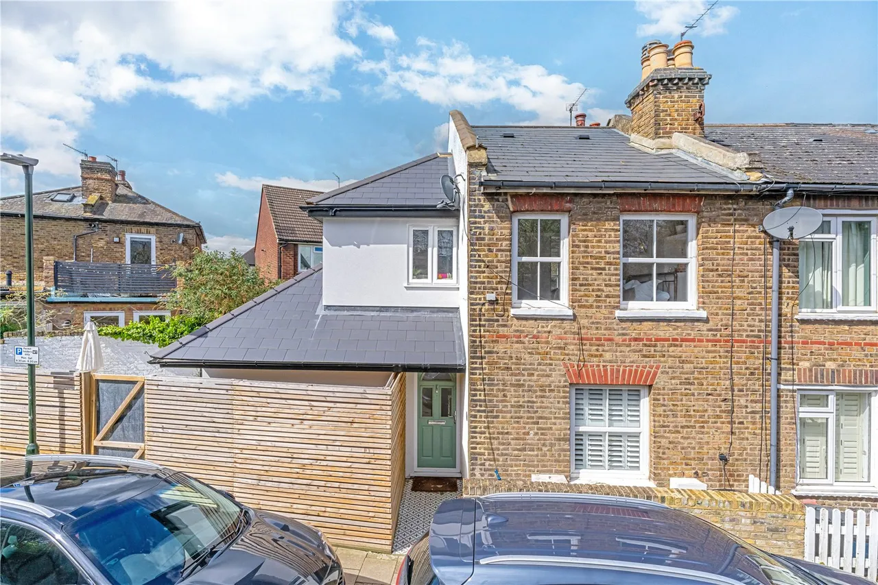 3 bed house for sale — Marsh Farm Road, Twickenham, TW2 6SH