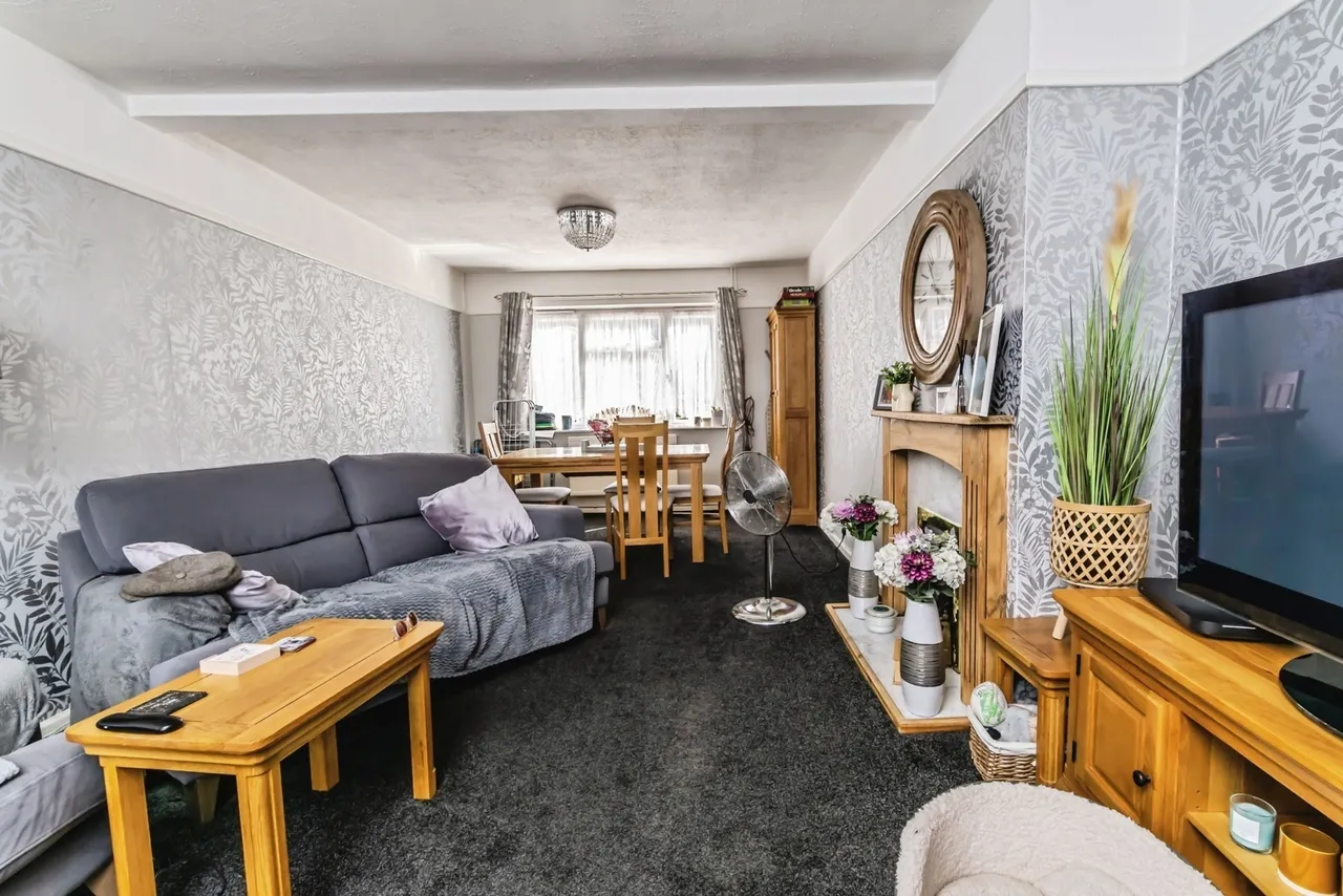Calley Down Crescent, New Addington, Croydon, CR0, photo 2
