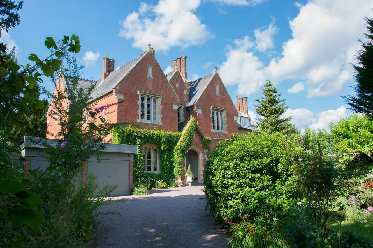 4 bed property for sale, Bridge Street, Pembridge, HR6