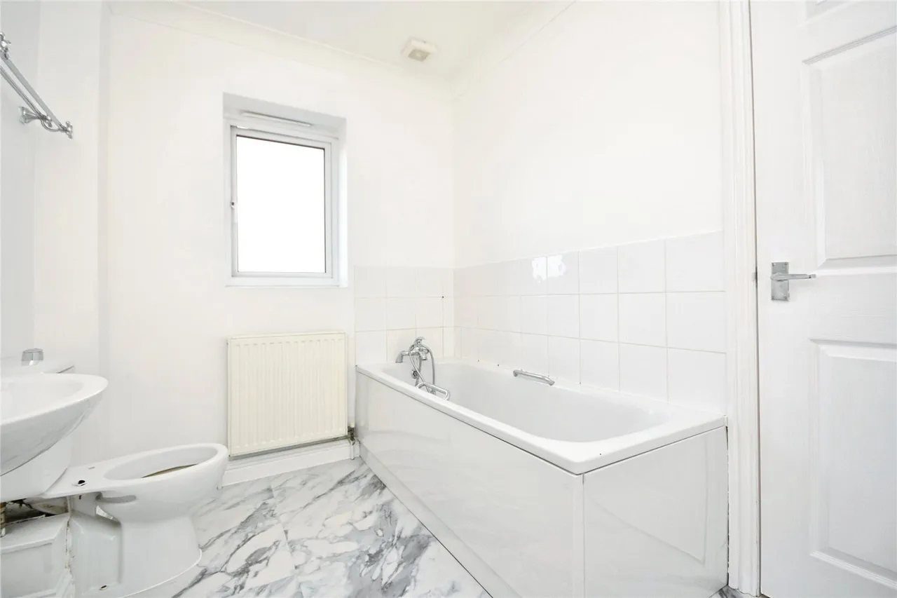 Clayburn Circle, Basildon, Essex, SS14, photo 5