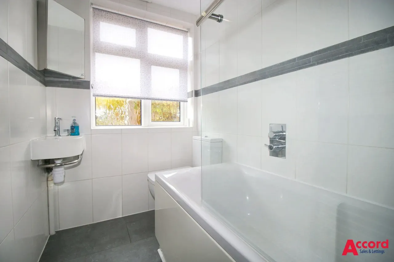 Chalforde Gardens, Romford, RM2, photo 13