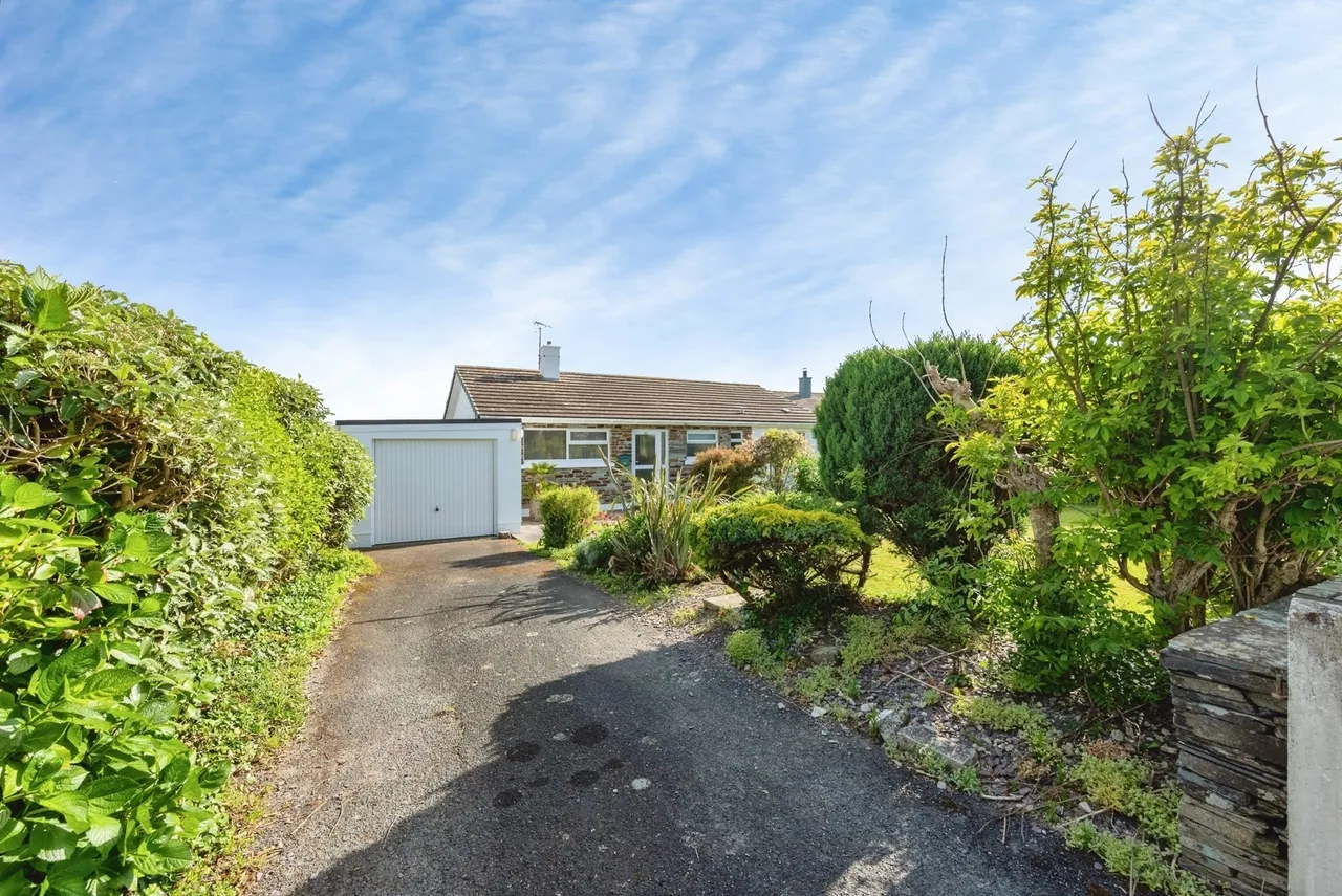 2 bed house for sale, Atlantic Close, Tintagel, PL34