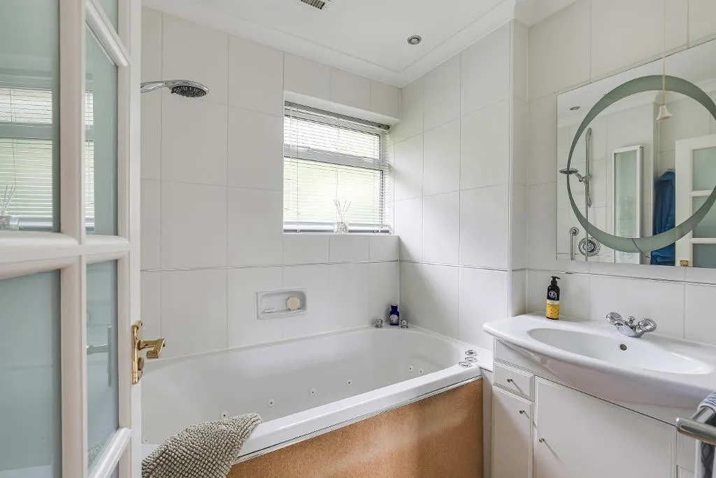 Court Farm Road, Warlingham, photo 24