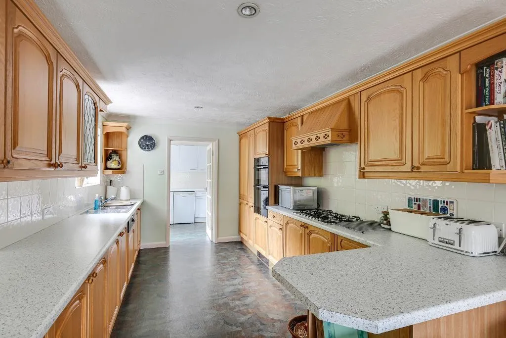 Court Farm Road, Warlingham, photo 3