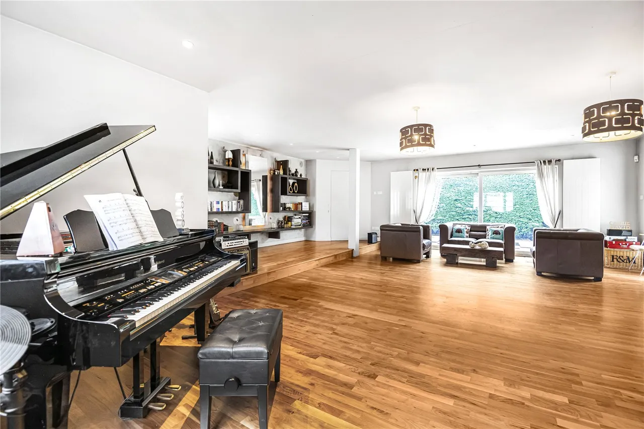Wayside Close, London, N14 4LB, photo 11