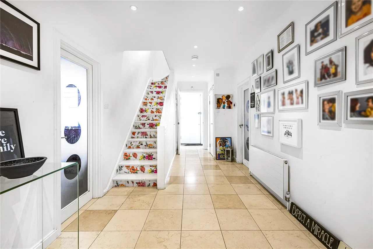 Wayside Close, London, N14 4LB, photo 3