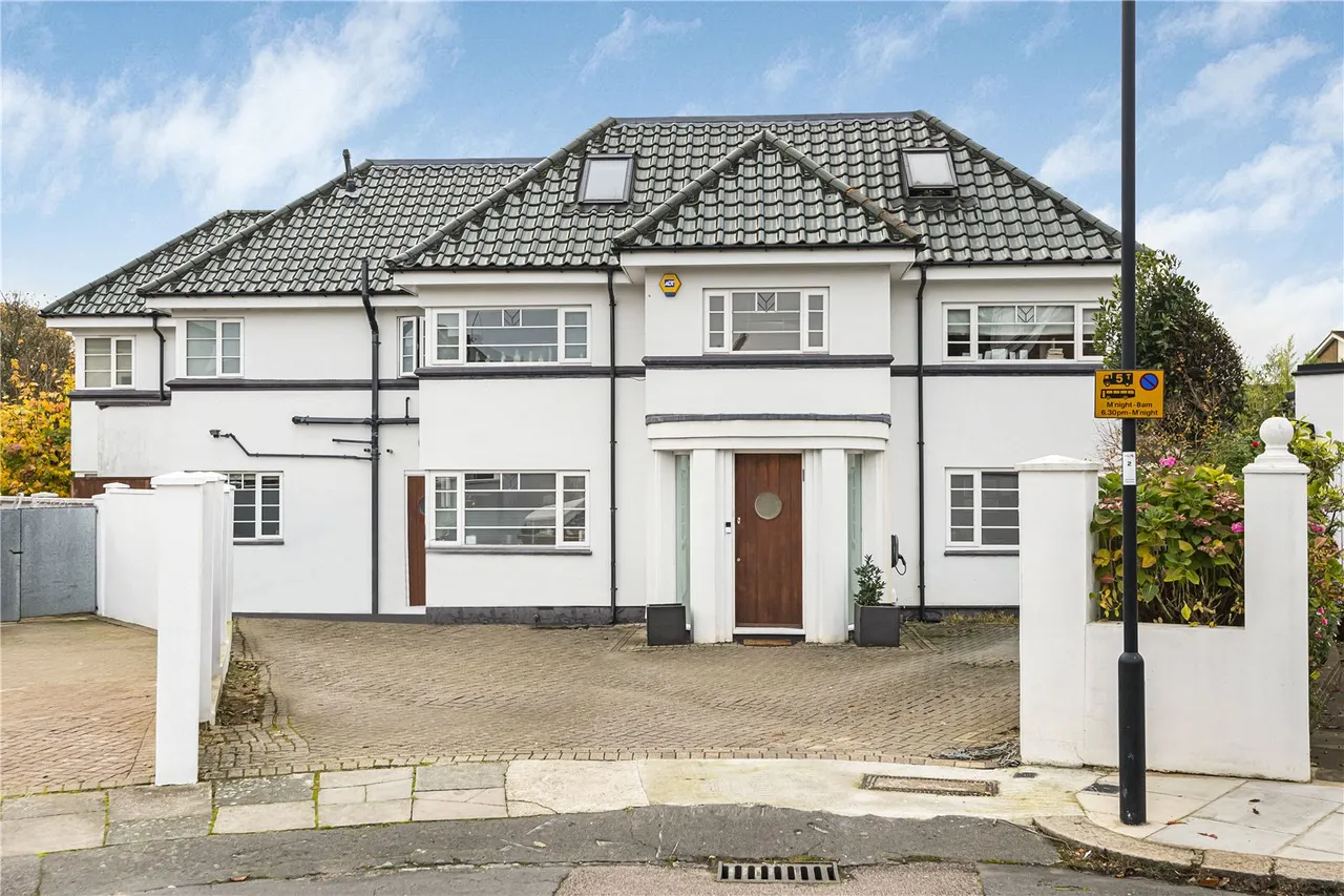 Wayside Close, London, N14 4LB, photo 2