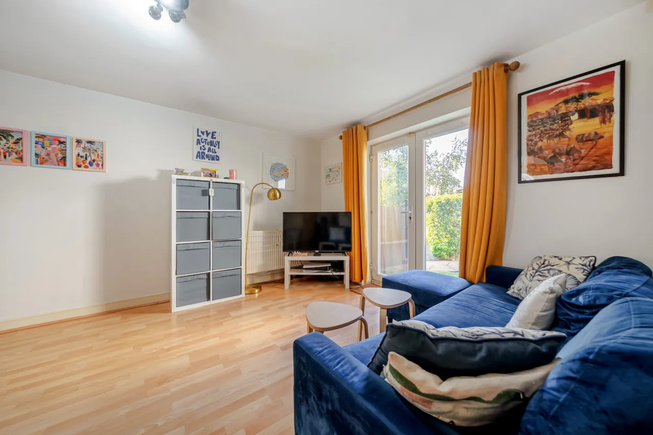 Allenby Road, SE28, photo 4