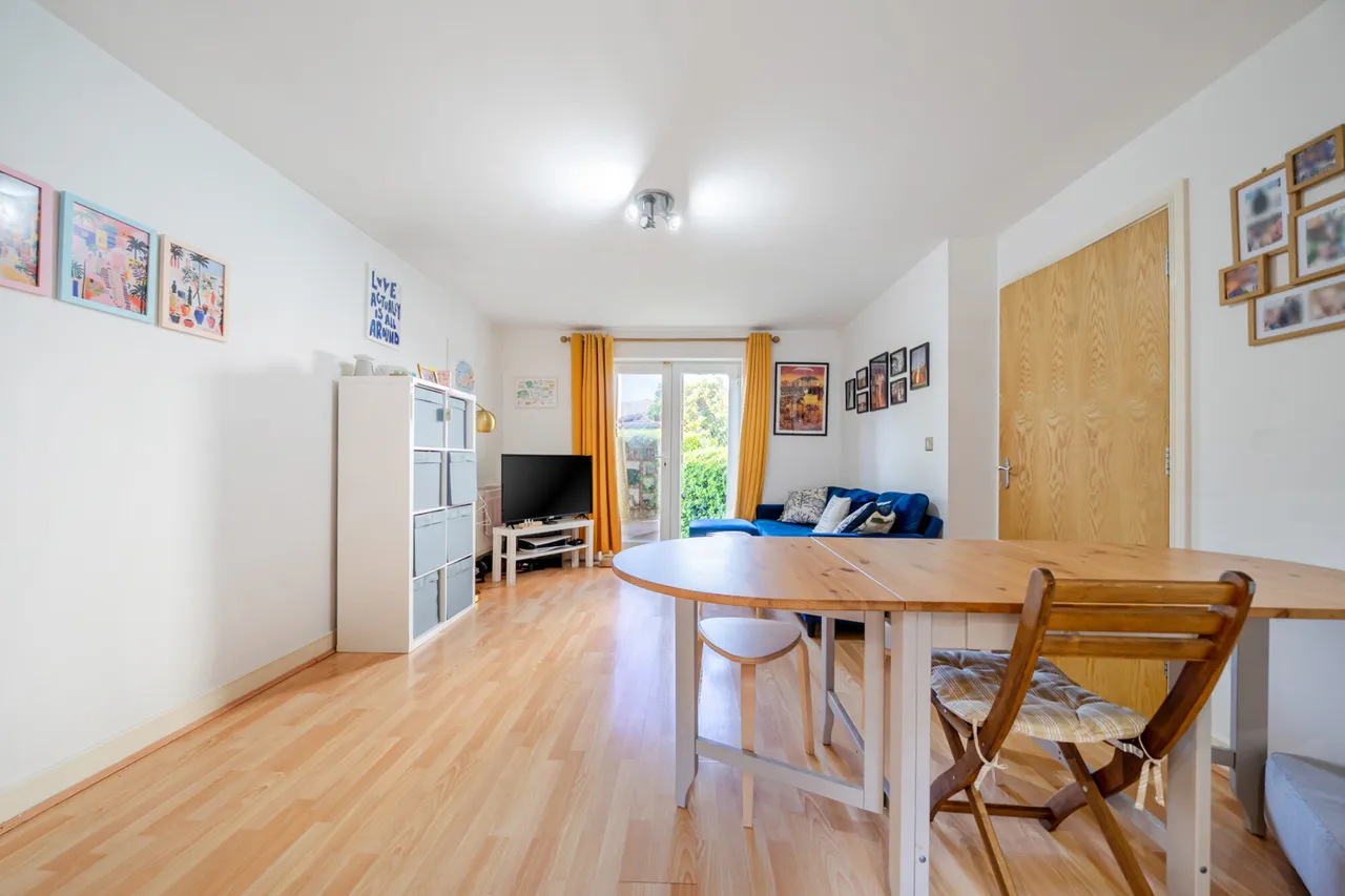 Allenby Road, SE28, photo 2