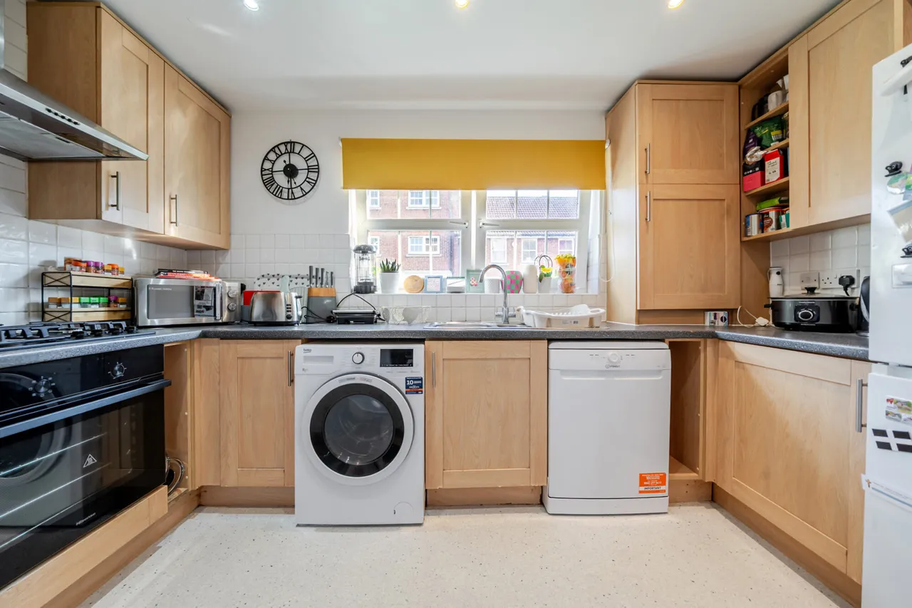 Allenby Road, SE28, photo 3