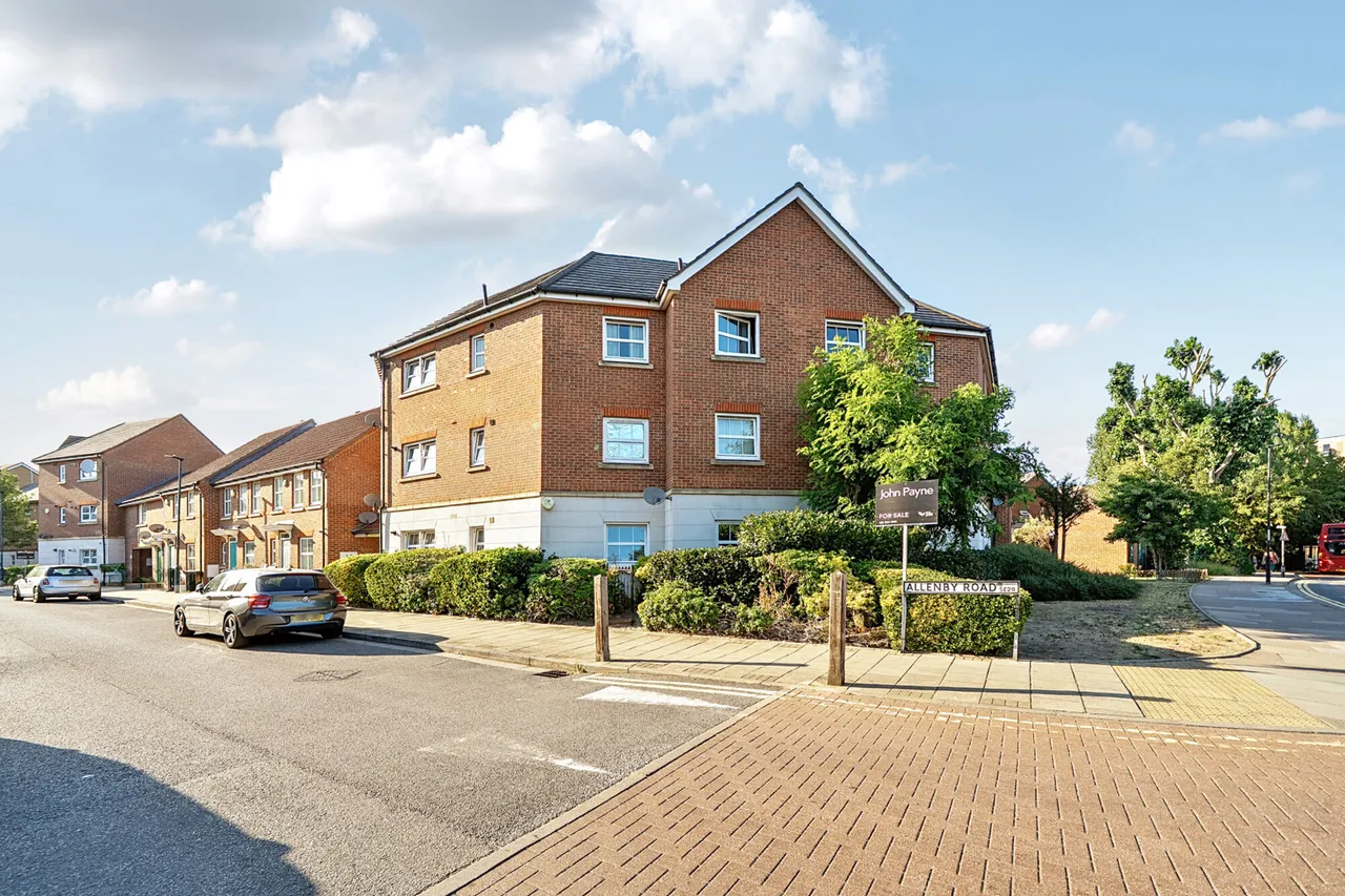 2 bed flat for sale, Allenby Road, SE28