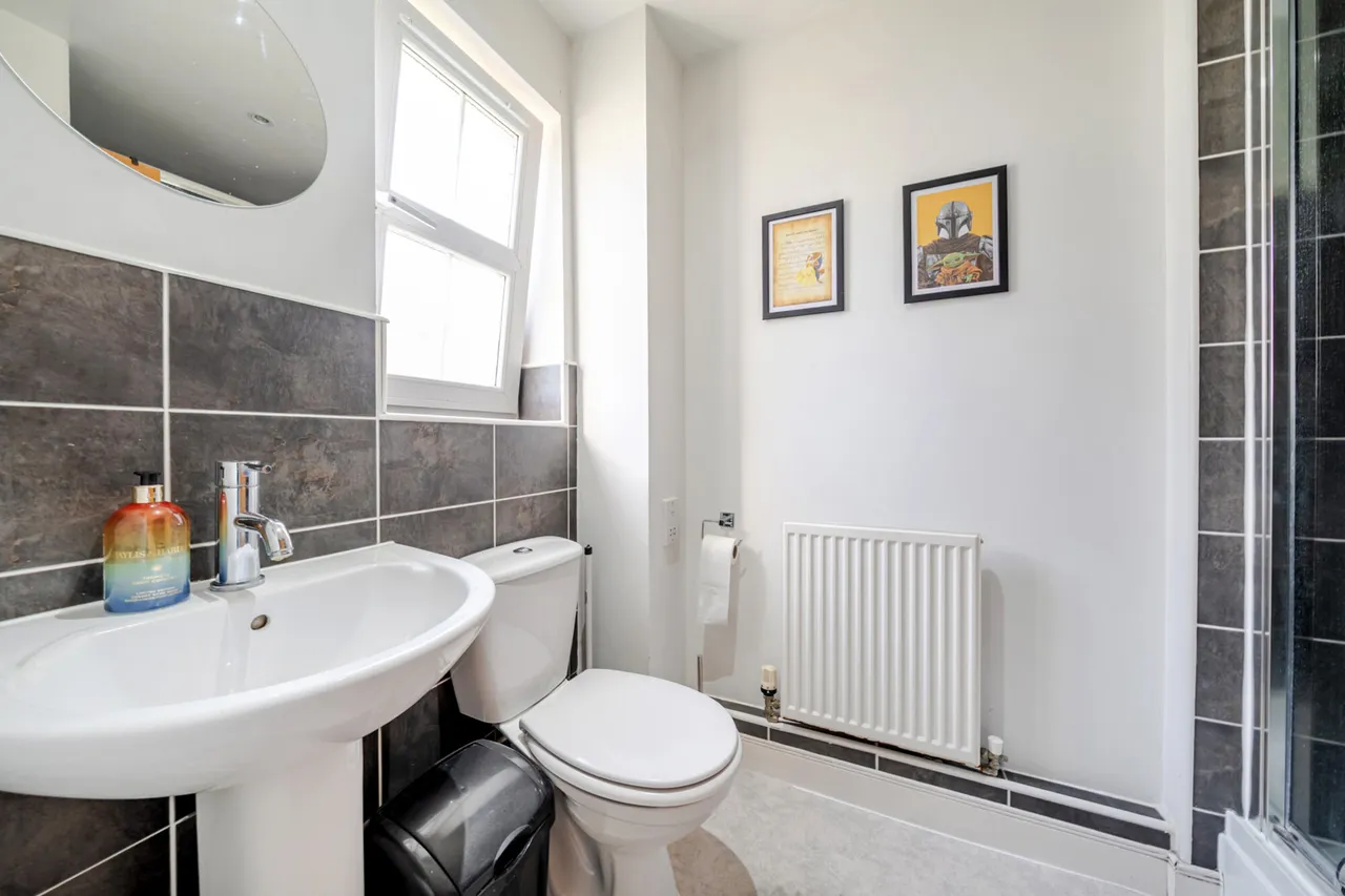 Allenby Road, SE28, photo 10