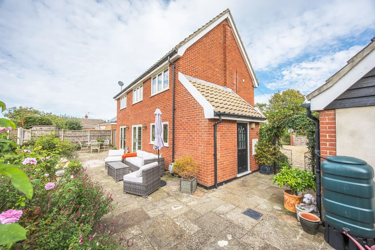 Immaculately Presented Four Bedroom D, photo 16
