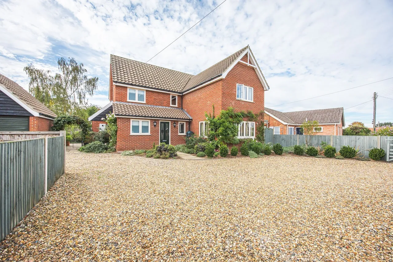 4 bed house for sale, Immaculately Presented Four Bedroom D
