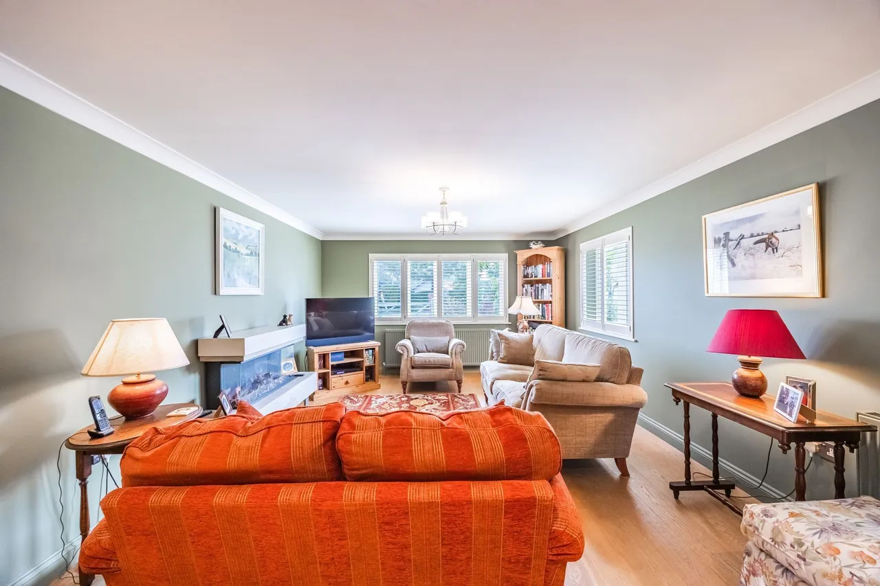 Immaculately Presented Four Bedroom D, photo 5