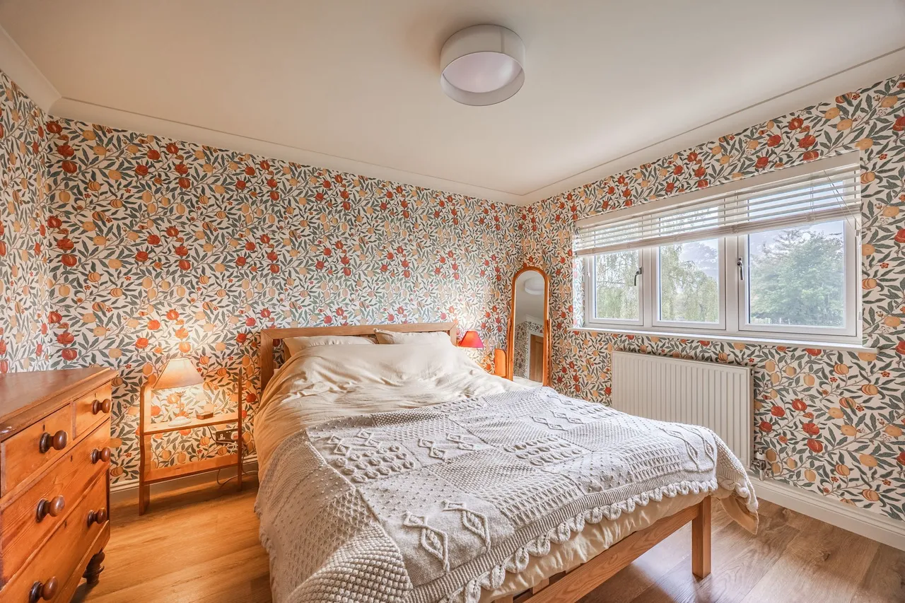 Immaculately Presented Four Bedroom D, photo 11