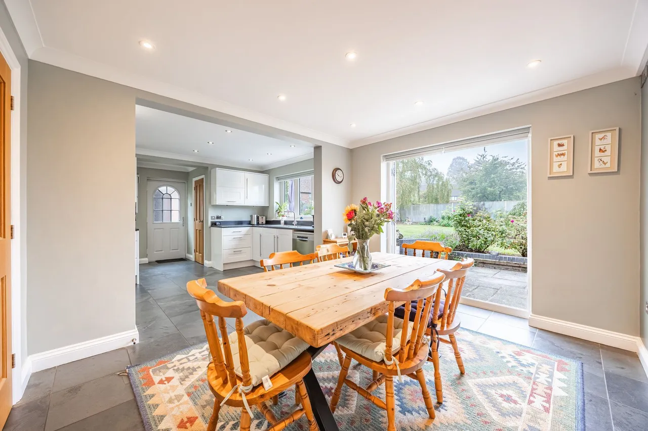 Immaculately Presented Four Bedroom D, photo 7